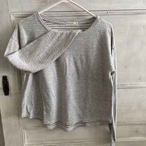 Marine layer brand pull over top, gray stripes.
